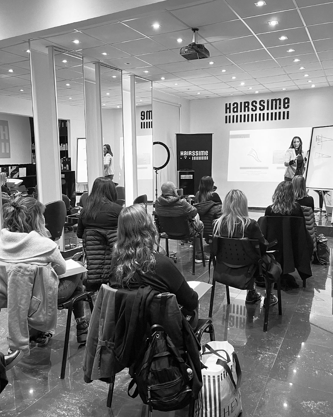 Clase para estilistas en el centro técnico Hairssime.